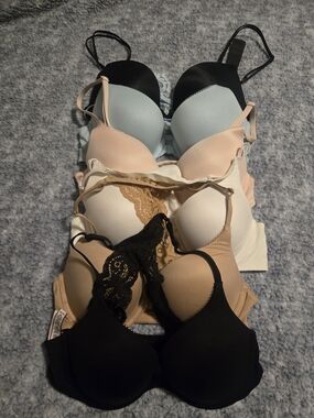 Victoria's Secret Women's 6 Bra Set 34C